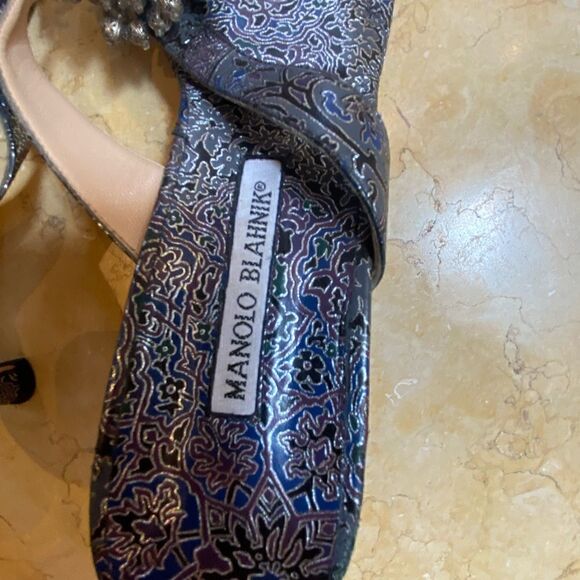 Manolo Blahnik low heel shoes in size 10.5 - Picture 3 of 6